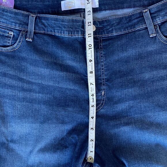 New Signature Levi’s Mid-Rise Totally Shaping Five Pocket Jeans Size 26S - Picture 6 of 12